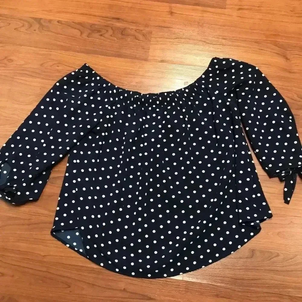 Haute Monde Navy off the shoulder blouse, L